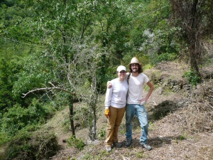 Lucas e Katie di fianco ad Appalachia, l'olivo